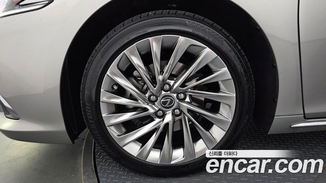 Lexus ES 2025