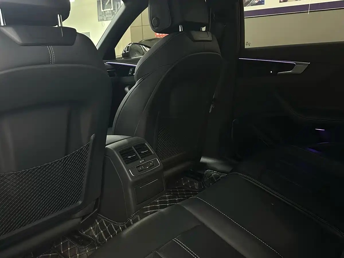 Audi A4 2023