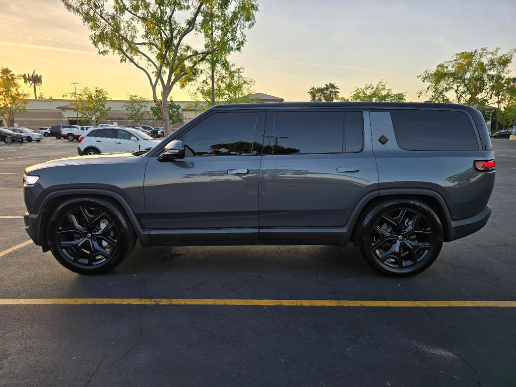 Rivian R1S 2025