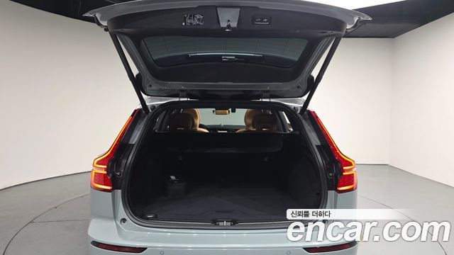 Volvo V60 2025