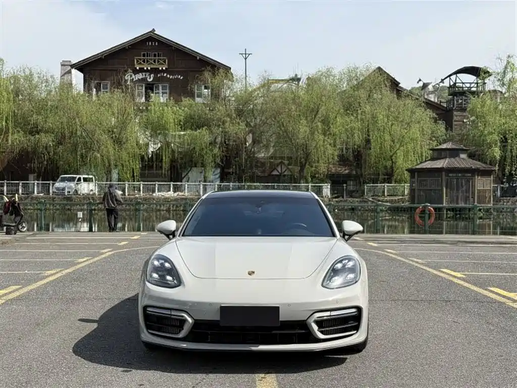 Porsche Panamera 2023