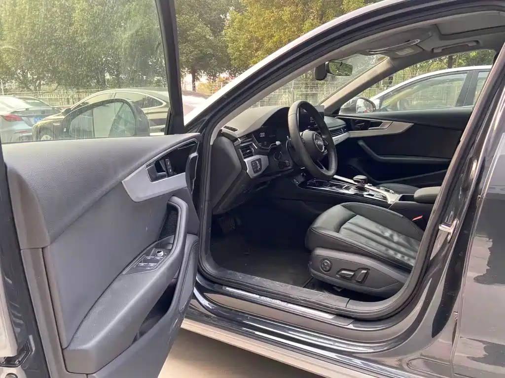 Audi A4 2023