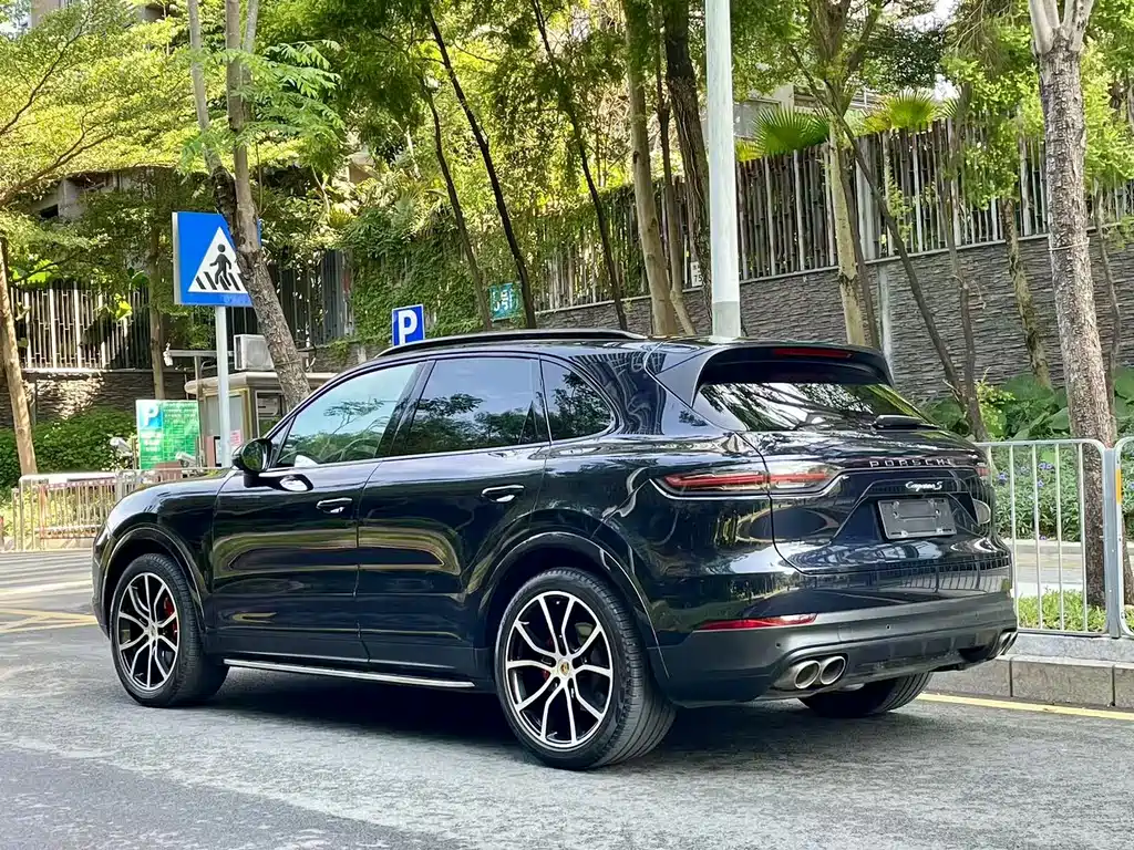 Porsche Cayenne 2021