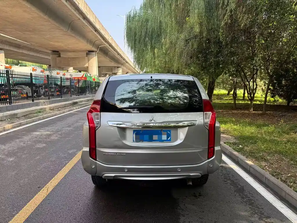 Mitsubishi Pajero 2020