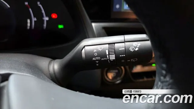 Lexus UX 2025