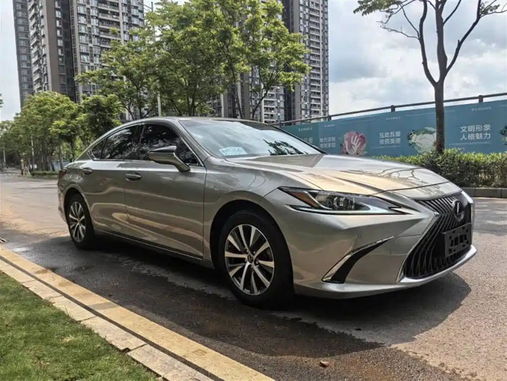 Lexus ES 2021