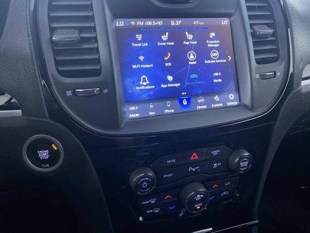 Chrysler 300 2021