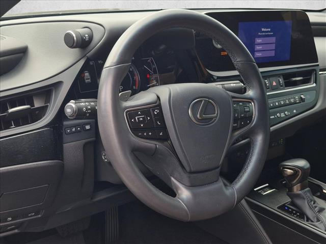 Lexus ES 2023