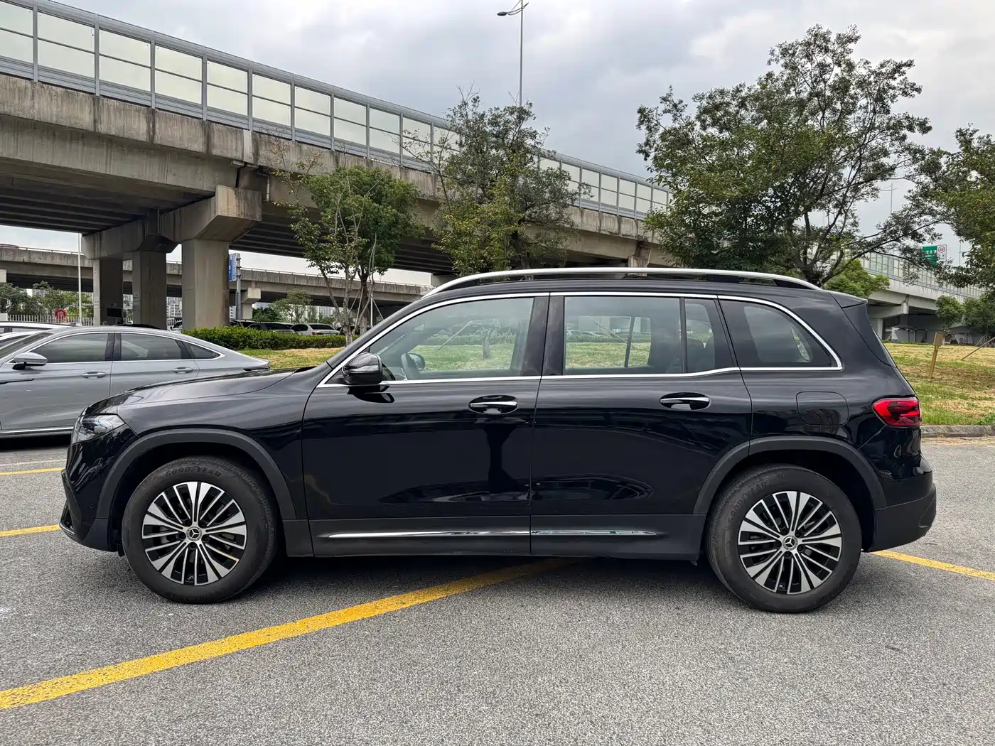 Mercedes-Benz EQB 2025