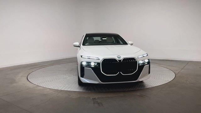 BMW 750 2025