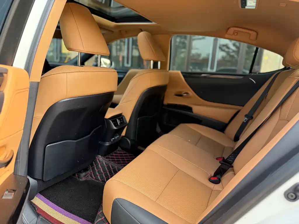 Lexus ES 2022