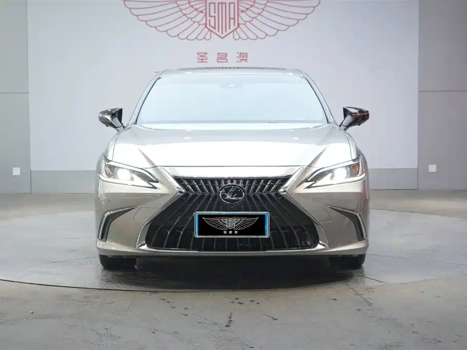 Lexus ES 2024