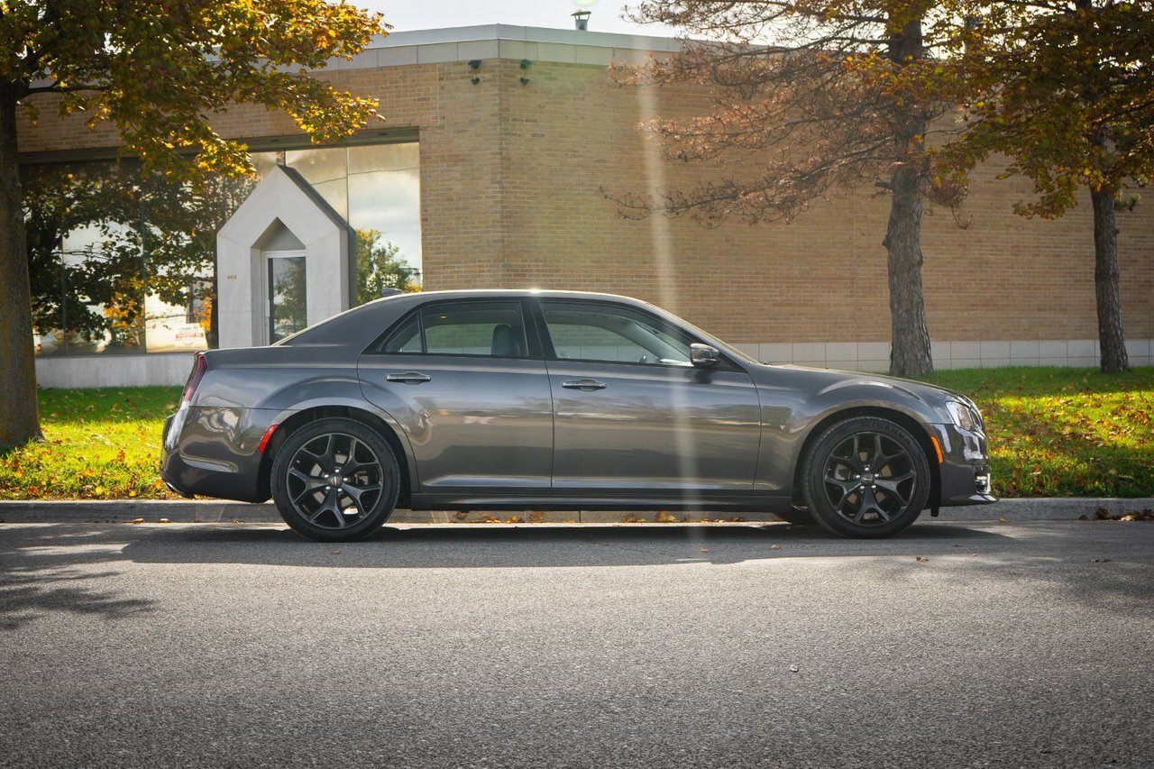 Chrysler 300 2022