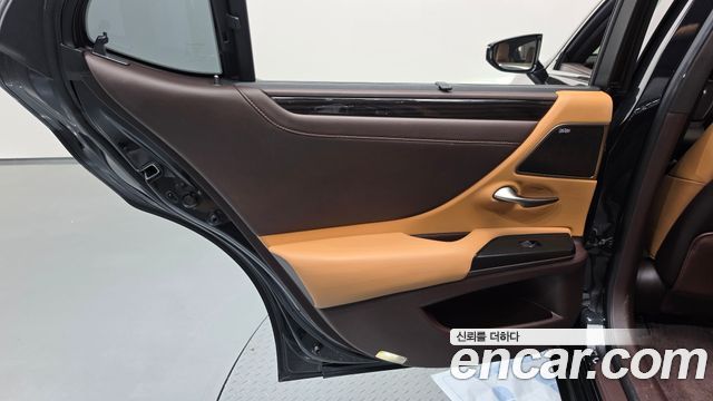 Lexus ES 2021