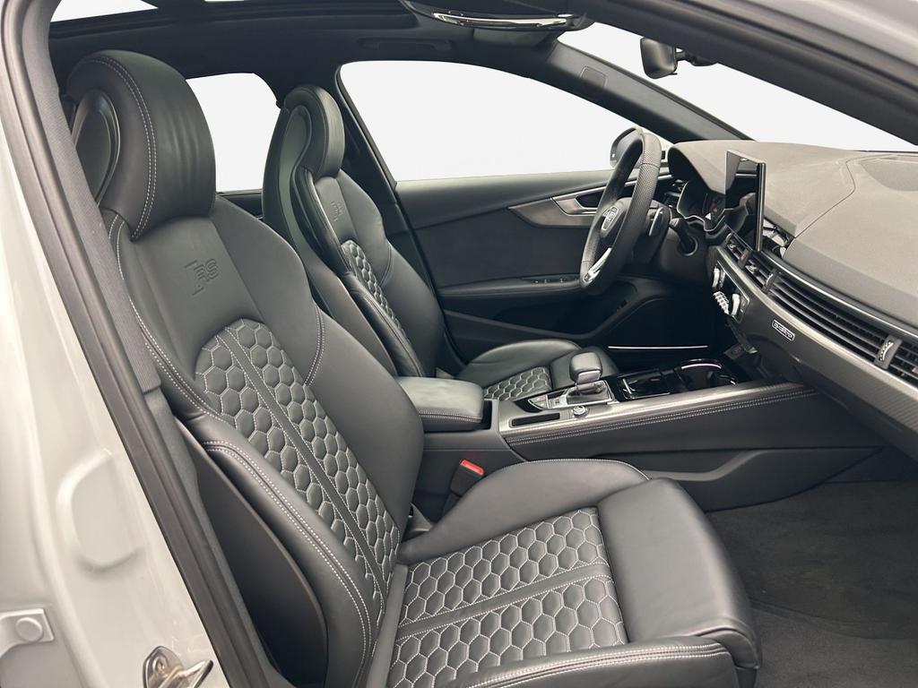 Audi RS4 2024