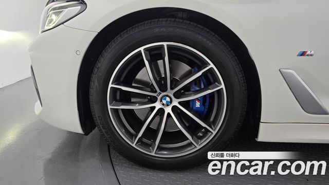 BMW 5 серии 2023
