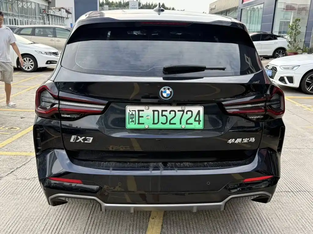 BMW iX3 2024