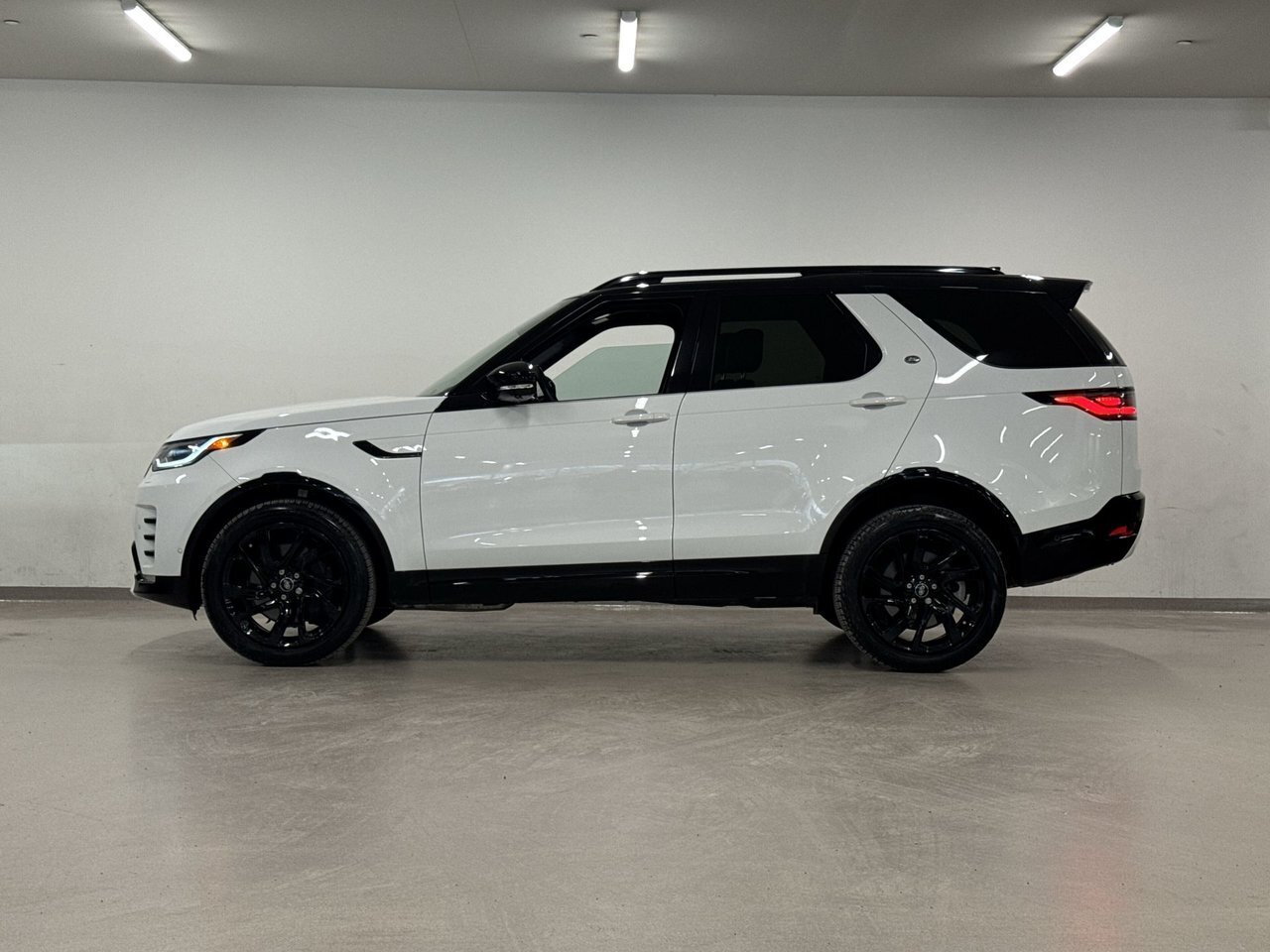 Land Rover Discovery 2023