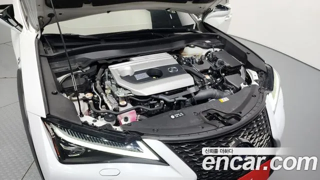Lexus UX 2021
