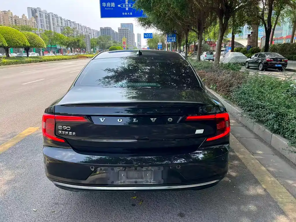 Volvo S90 2023