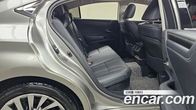 Lexus ES 2021