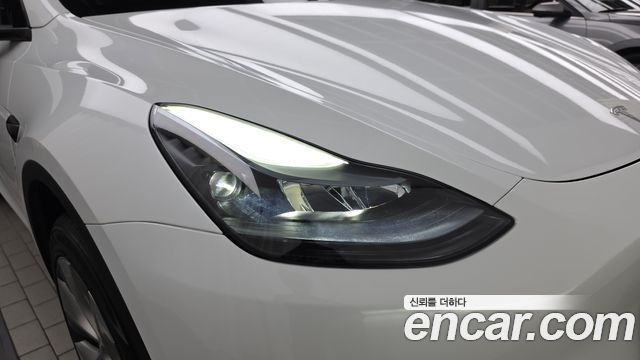 Tesla Model Y 2024