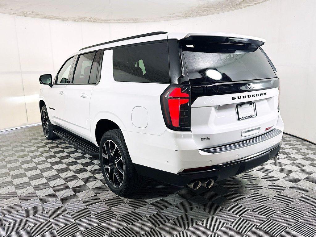 Chevrolet Suburban 2025