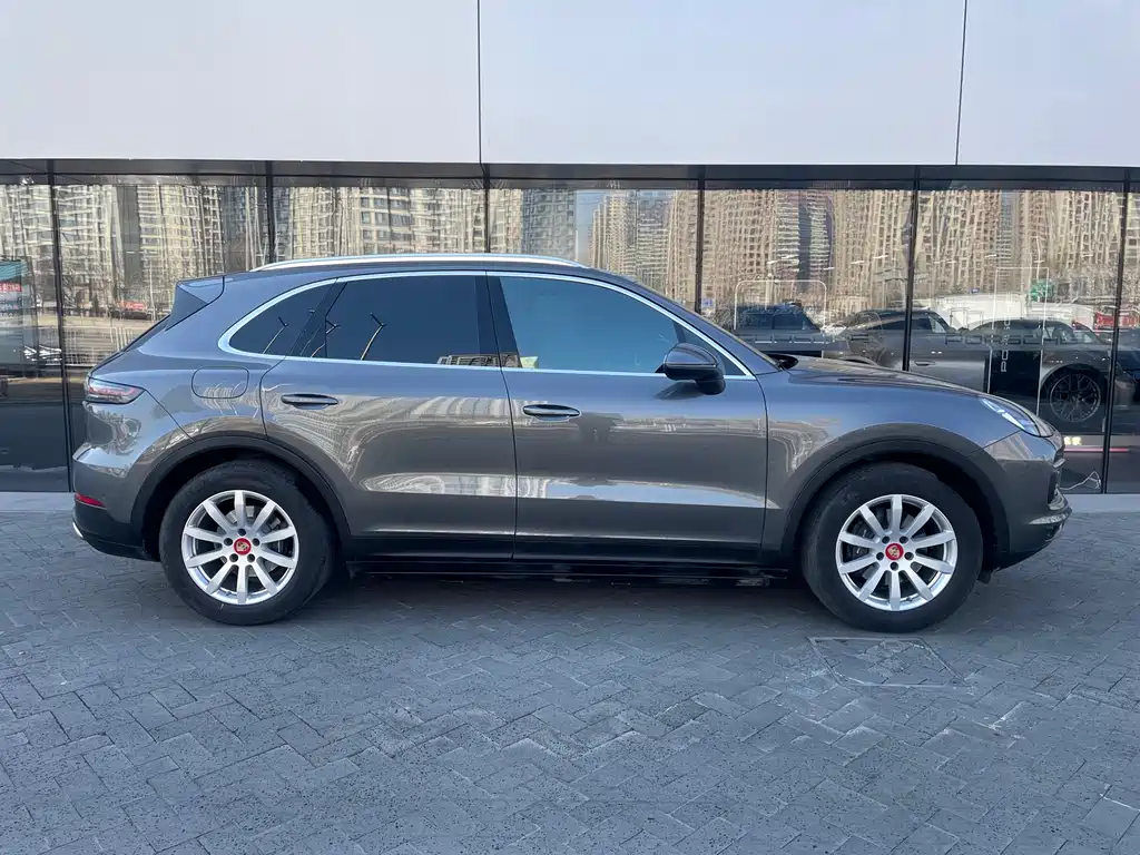 Porsche Cayenne 2022