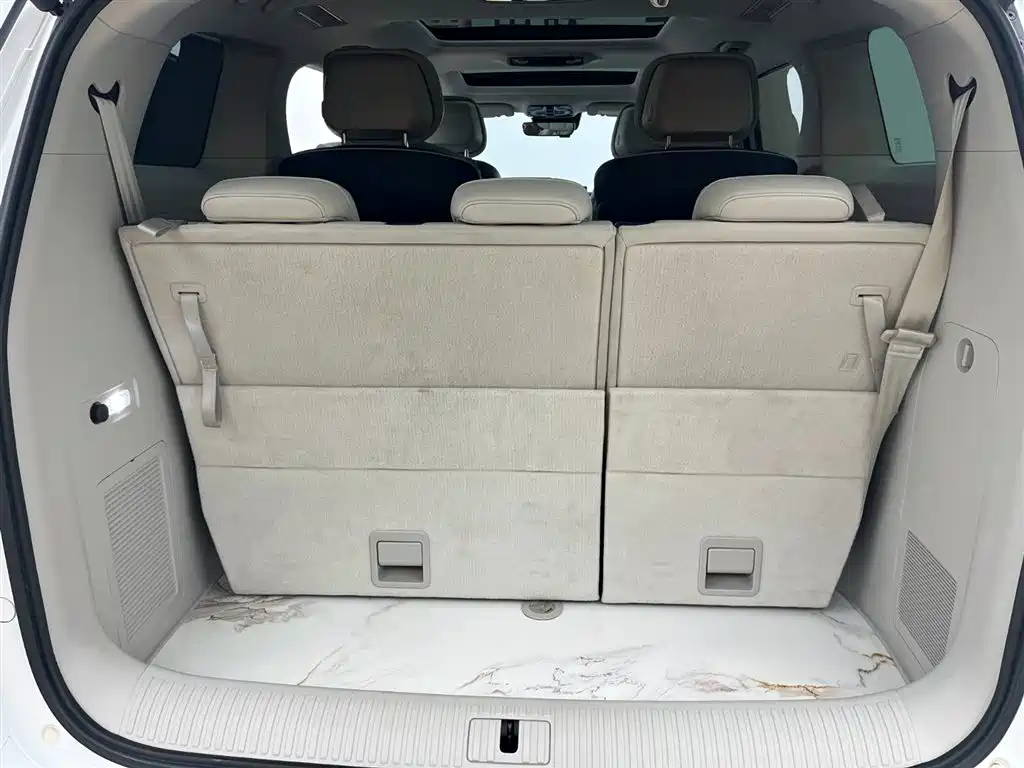 Roewe iMAX8 2022