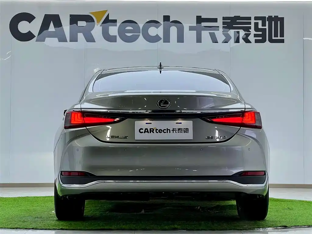 Lexus ES 2021