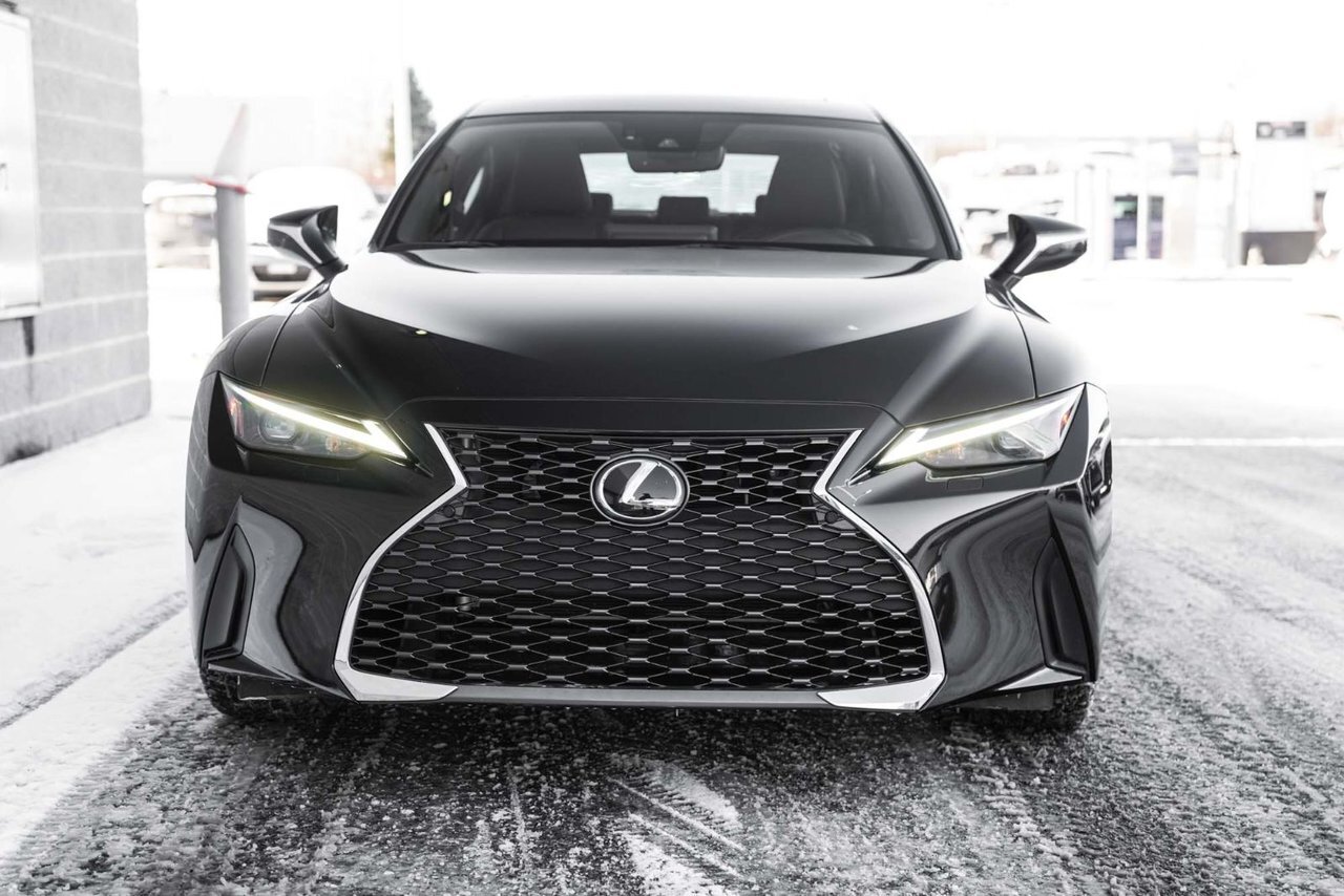 Lexus IS 2022