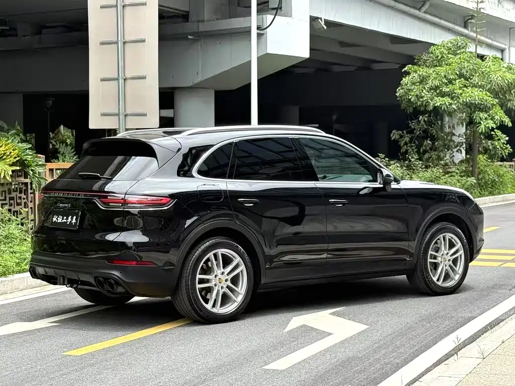 Porsche Cayenne 2022