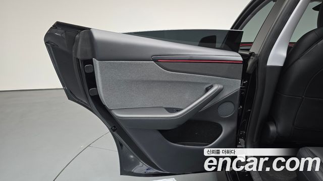 Tesla Model Y 2025