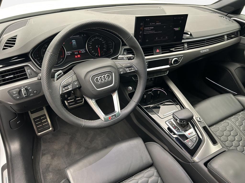 Audi RS4 2024