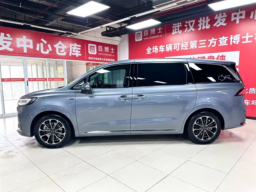 Roewe iMAX8 2022