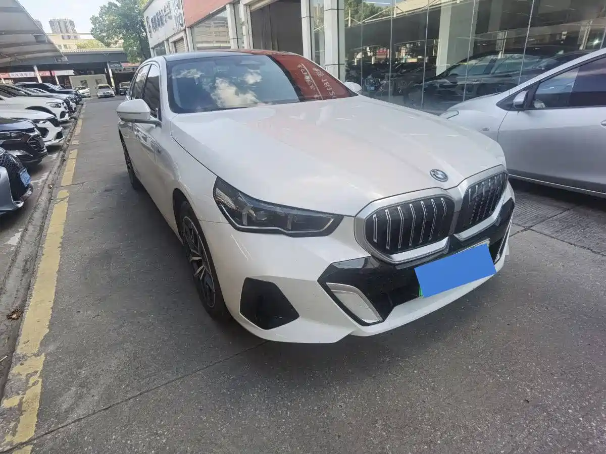 BMW i5 2025