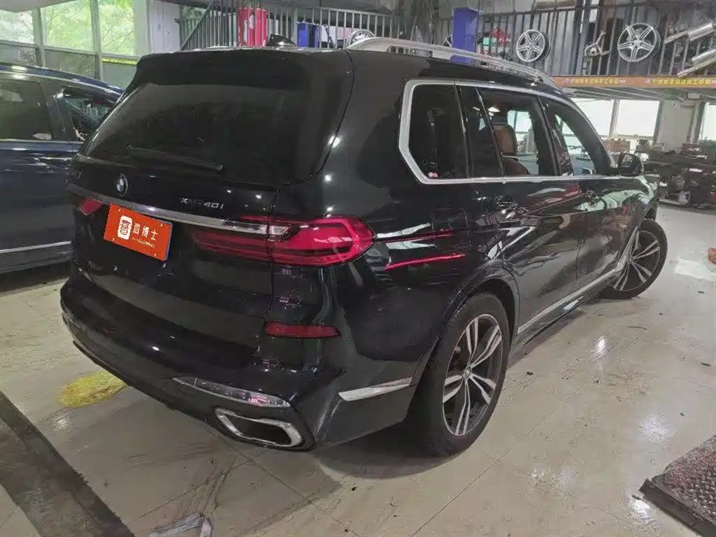 BMW X7 2021