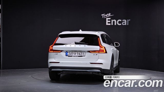 Volvo V60 2025