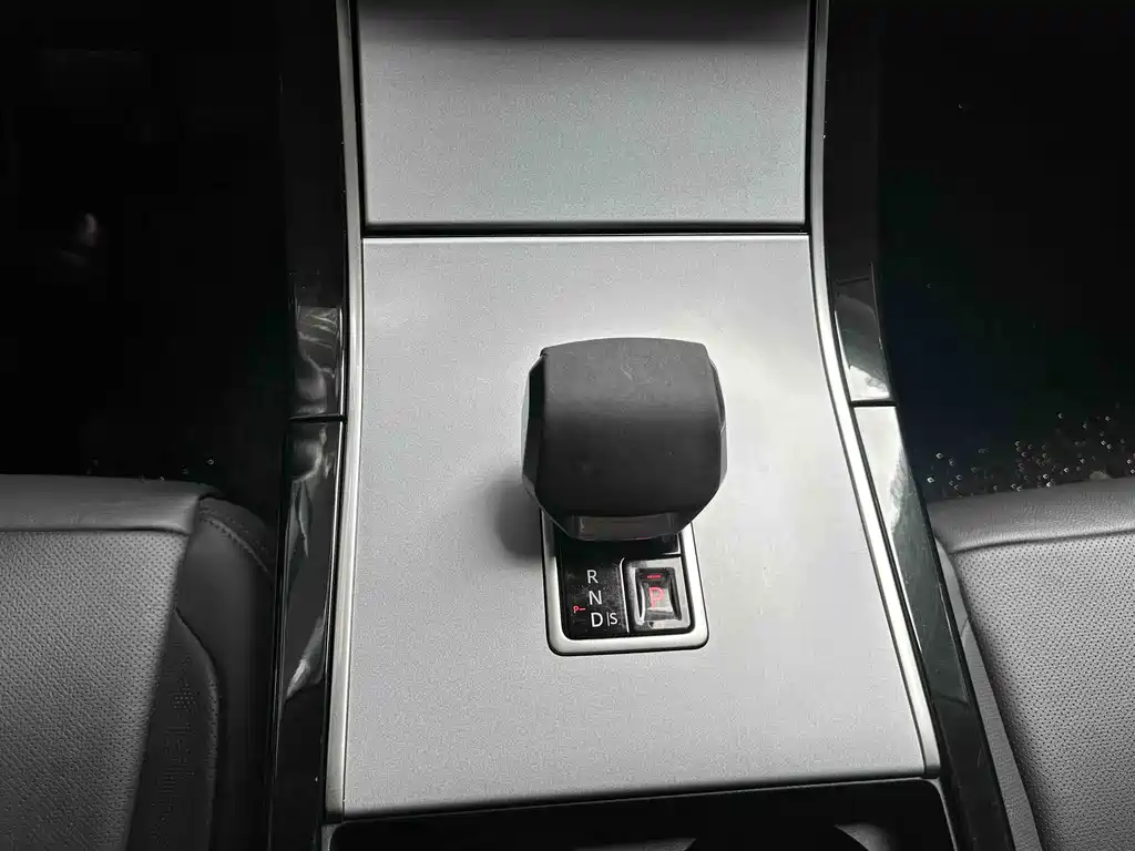 Land Rover Range Rover Velar 2024