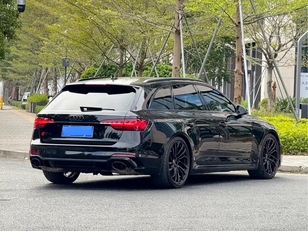 Audi RS 4 2022