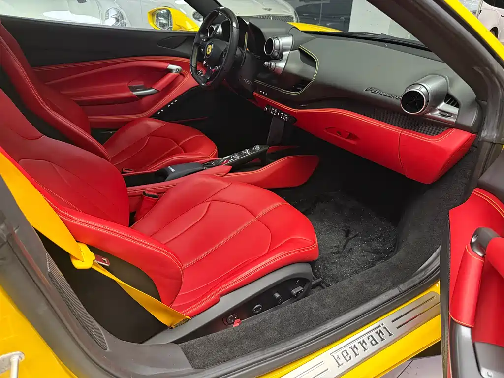 Ferrari F8 2023