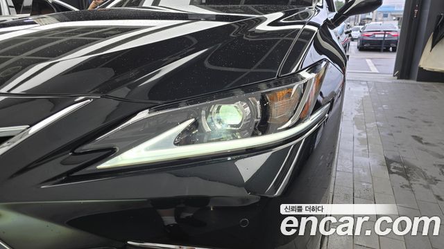 Lexus ES 2023