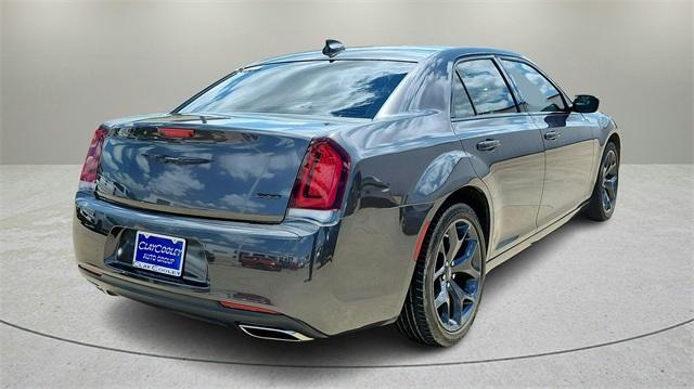 Chrysler 300 2023