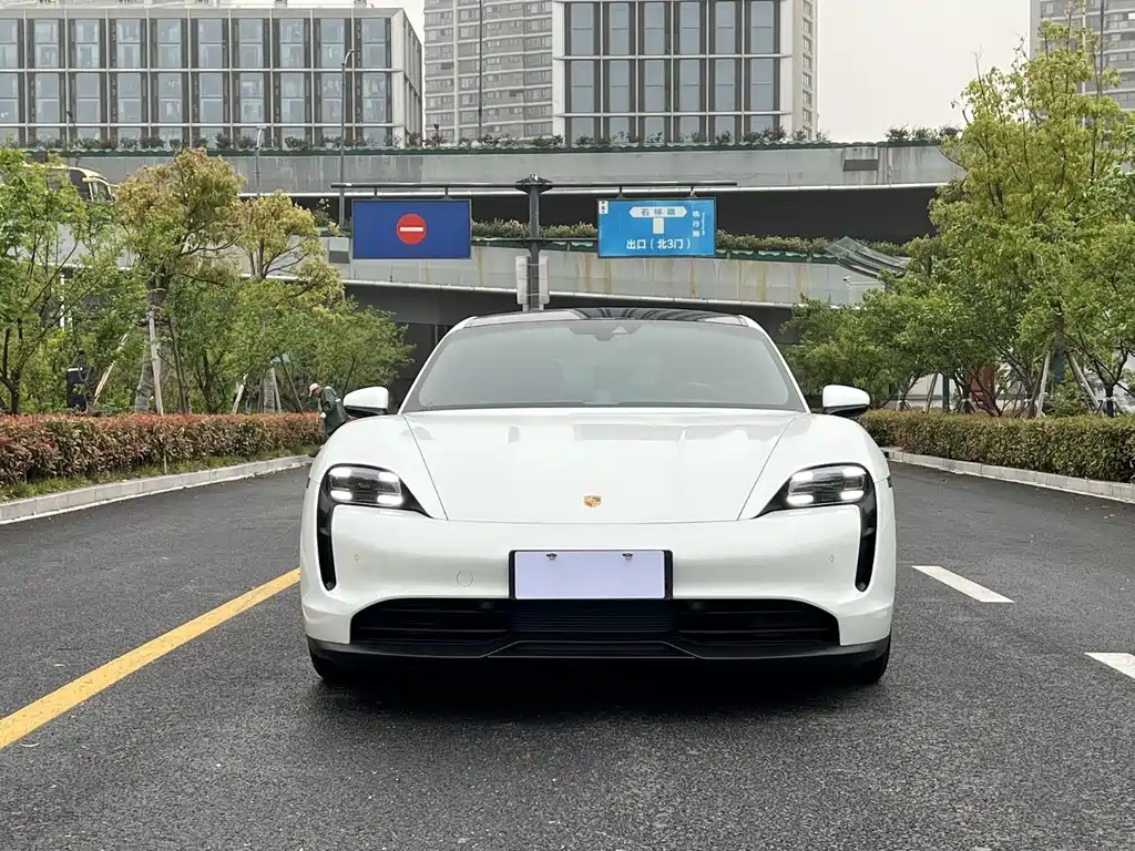 Porsche Taycan 2023