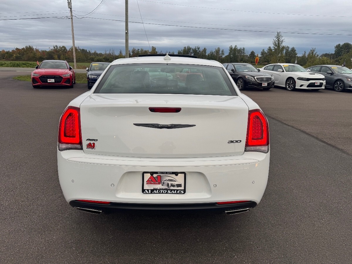 Chrysler 300 2023