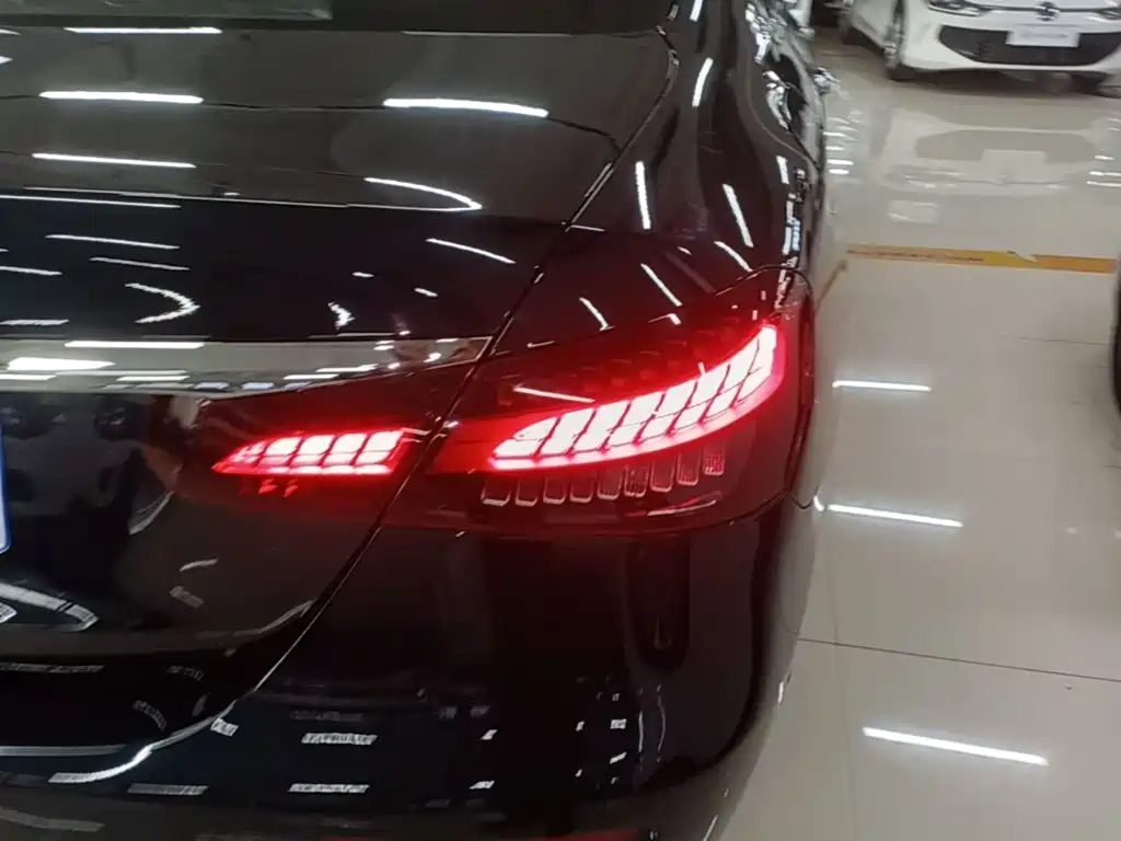 Mercedes-Benz E-Класс 2021