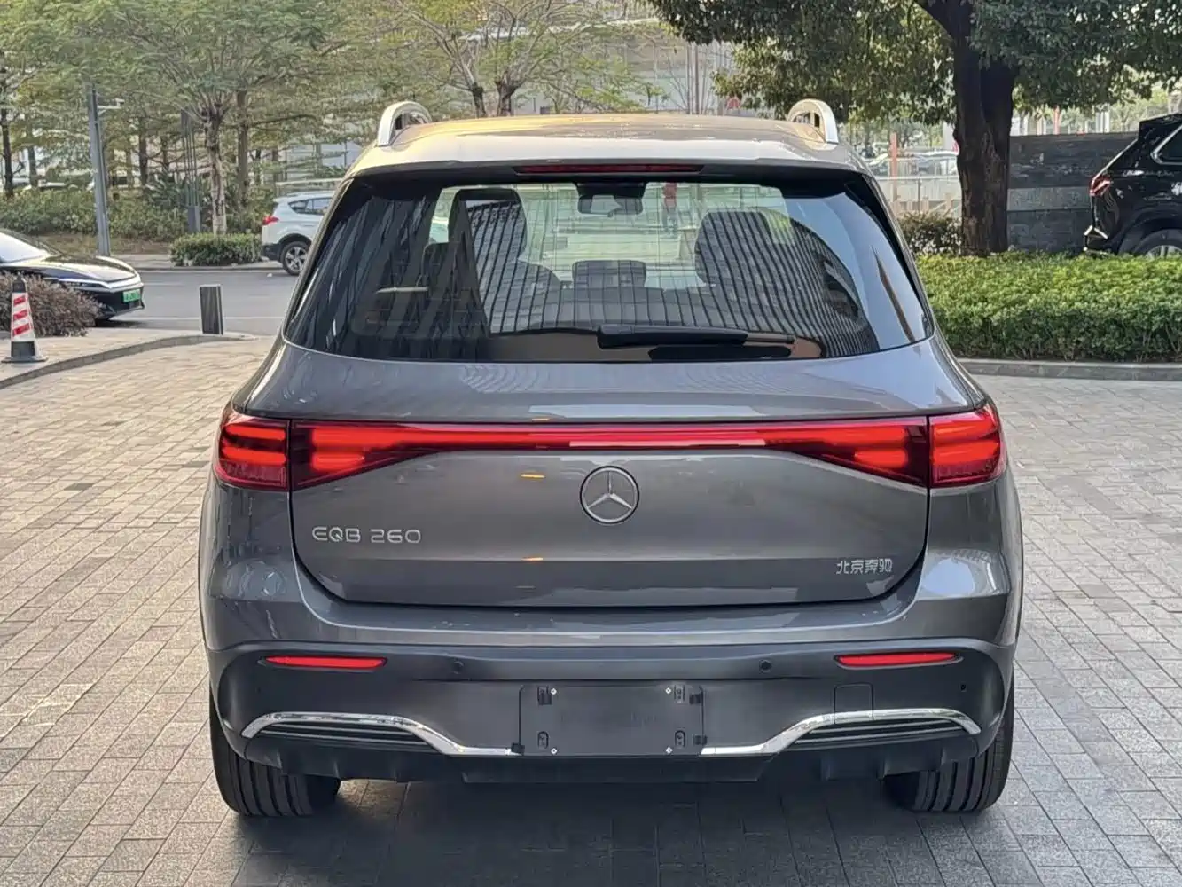 Mercedes-Benz EQB 2025