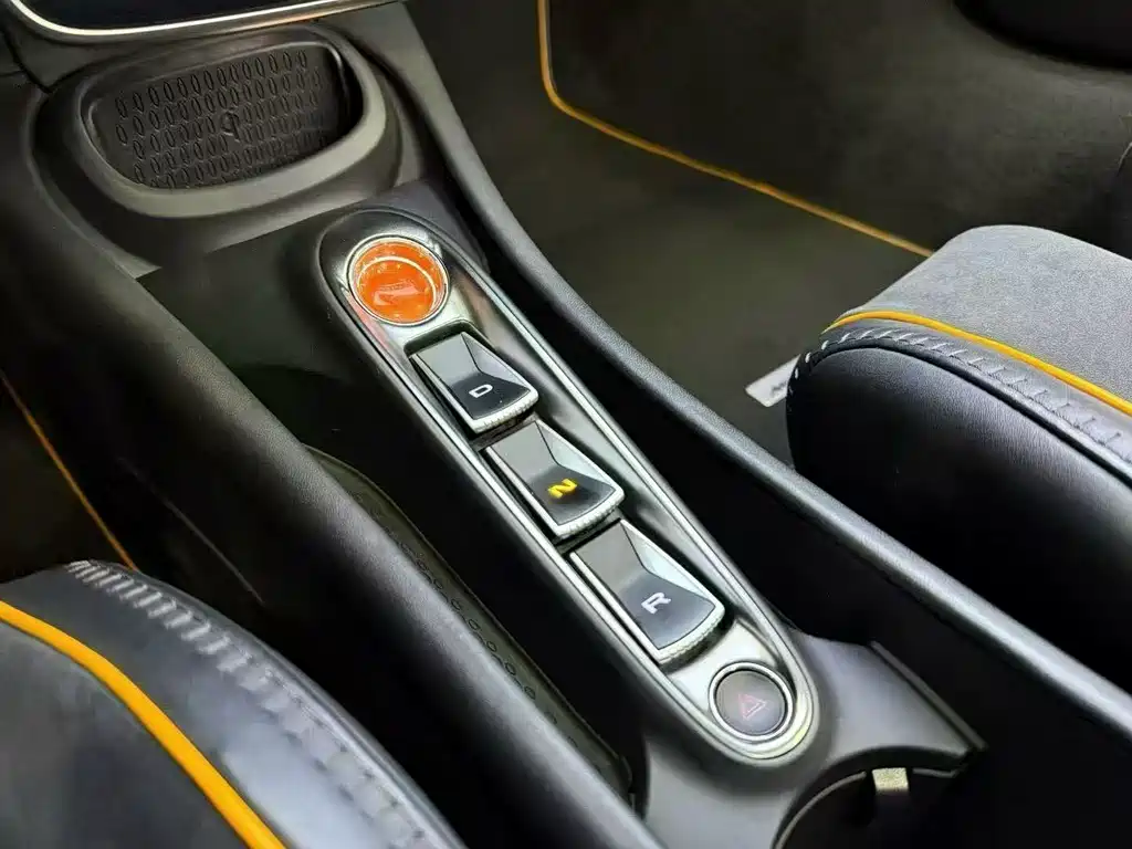 McLaren Artura 2024