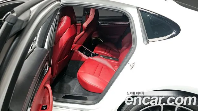 Porsche Panamera 2021