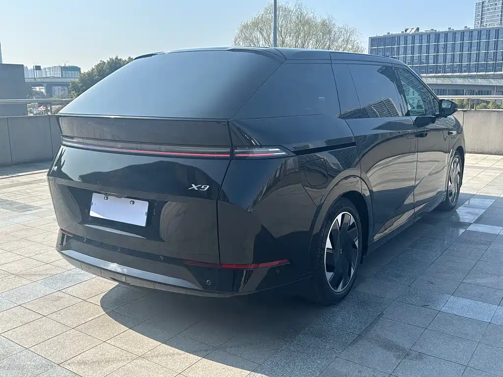 Xpeng X9 2024